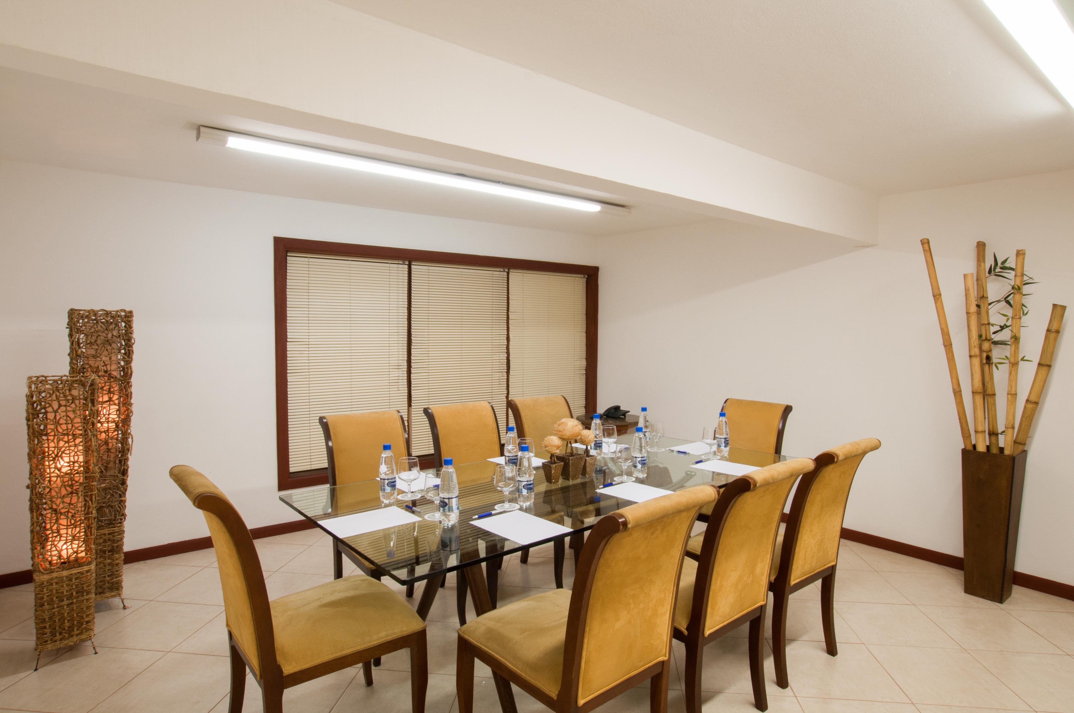 Wish Serrano Resort Gramado Bagian luar foto Meeting room at the hotel