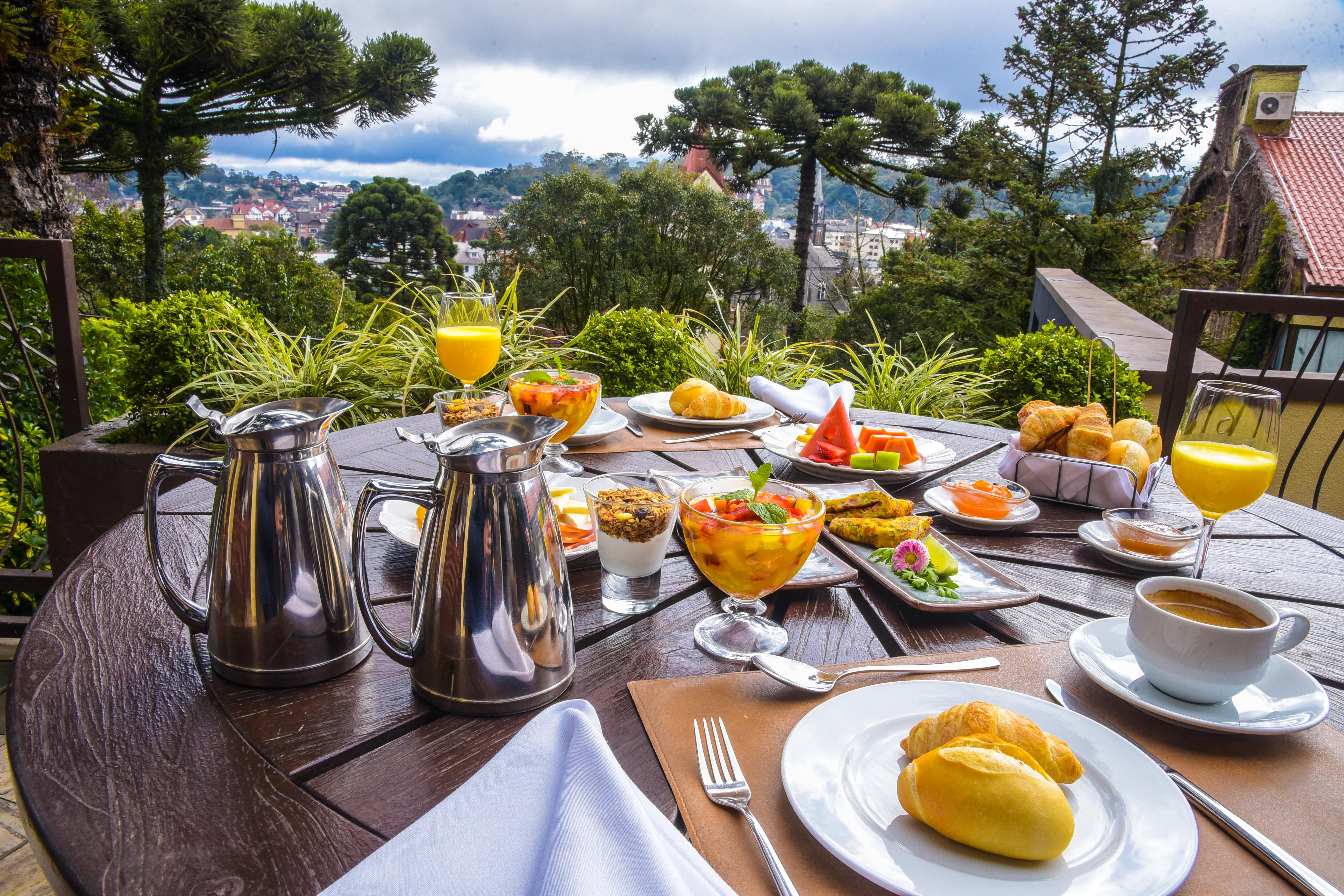 Wish Serrano Resort Gramado Bagian luar foto Breakfast at the hotel