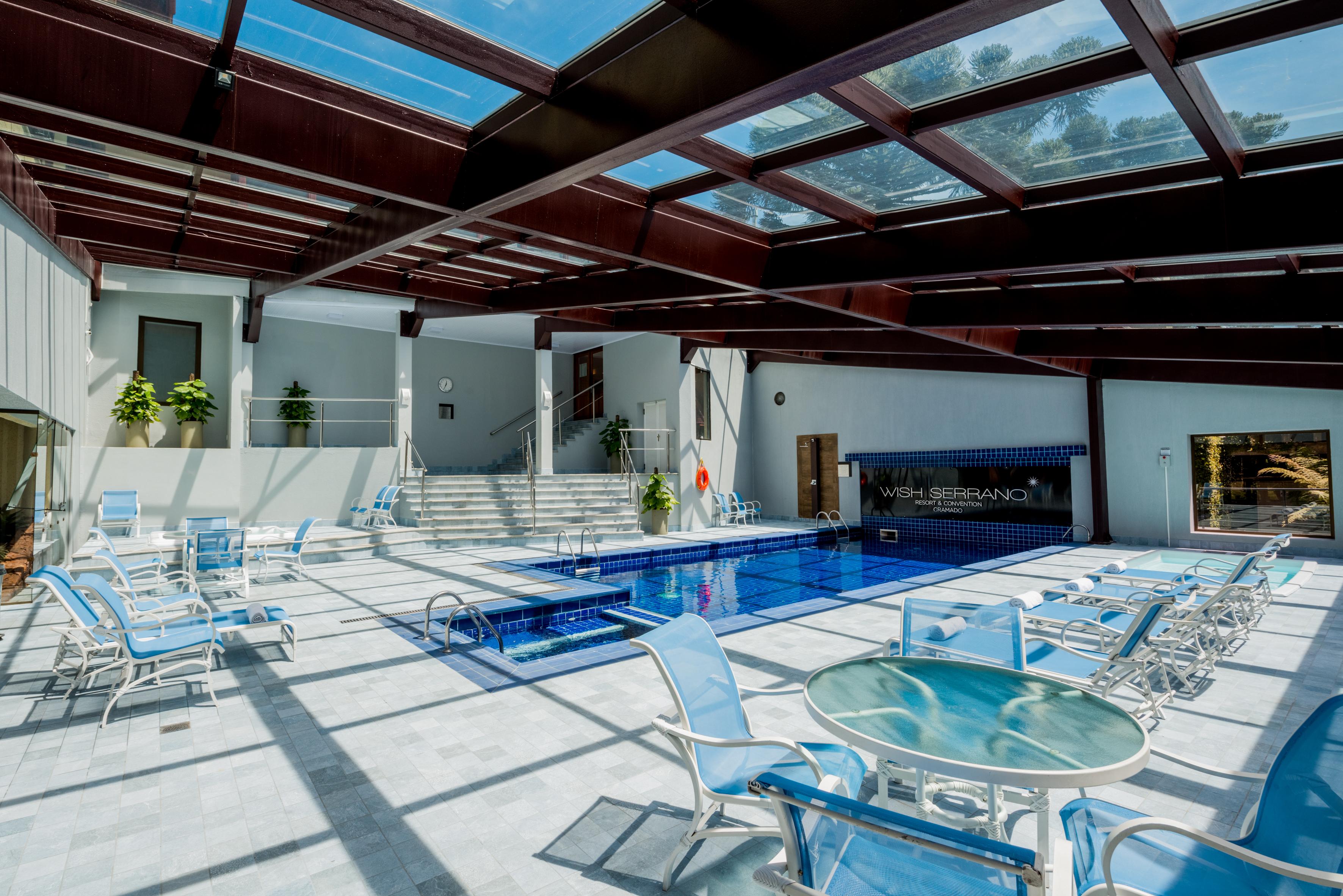 Wish Serrano Resort Gramado Bagian luar foto The swimming pool at the hotel