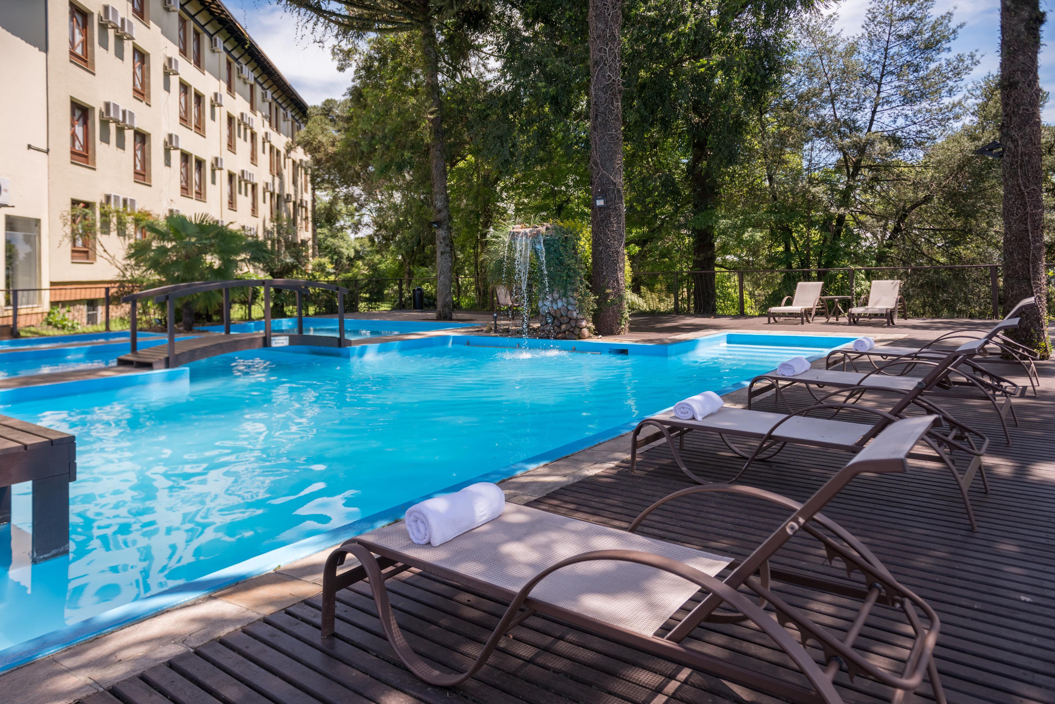 Wish Serrano Resort Gramado Bagian luar foto The swimming pool at the hotel