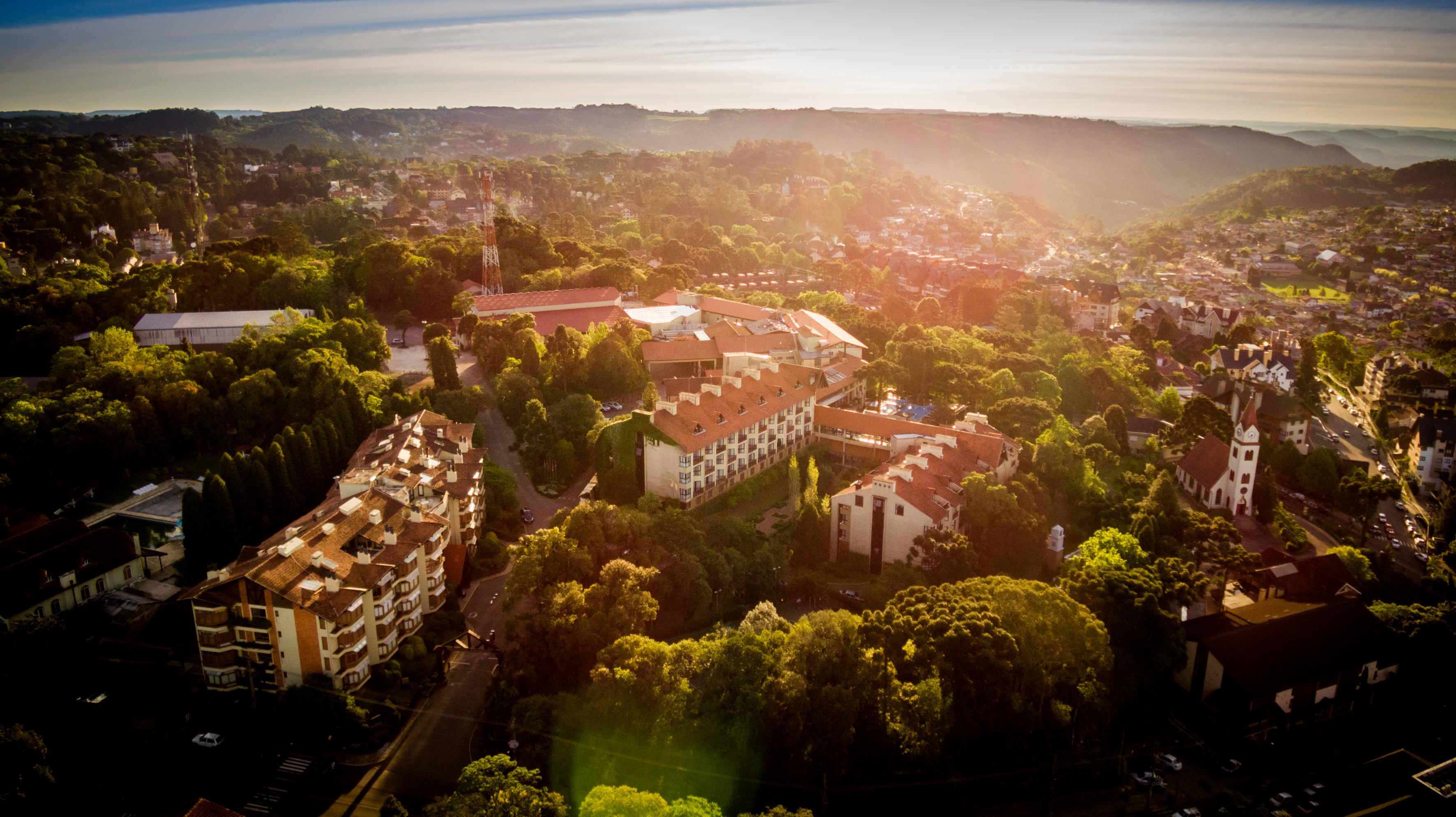 Wish Serrano Resort Gramado Bagian luar foto Aerial view of the campus